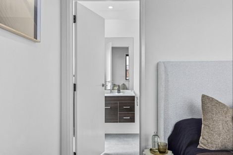 Photo of property in 1 Clifford Close, Leamington, Cambridge, 3432