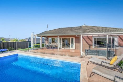 Photo of property in 14 Astor Place, Orewa, 0931