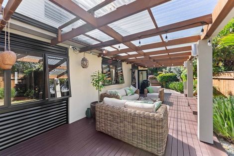 Photo of property in 5 Quadrant Heights, Paraparaumu, 5032