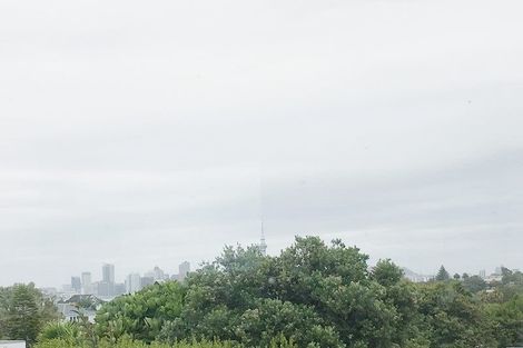 Photo of property in 26 Waimana Avenue, Northcote Point, Auckland, 0627