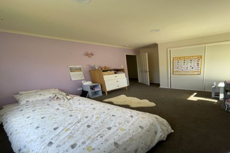Photo of property in 32 Waldorf Crescent, Orewa, 0931