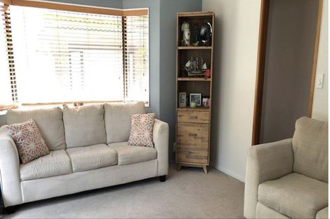 Photo of property in 3/27 Luplau Crescent, Cockle Bay, Auckland, 2014