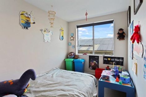 Photo of property in 2/19 Hargest Crescent, Sydenham, Christchurch, 8023