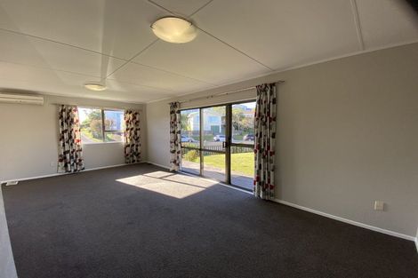Photo of property in 75 Horokiwi Road West, Newlands, Wellington, 6037