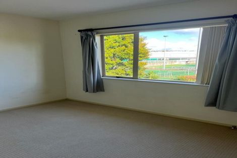 Photo of property in 6a Becroft Drive, Forrest Hill, Auckland, 0620