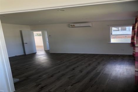 Photo of property in 5 Thomas Rea Place, Te Atatu South, Auckland, 0610