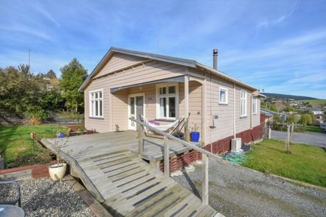 Photo of property in 10 Chatham Street, Waihola, Milton, 9073