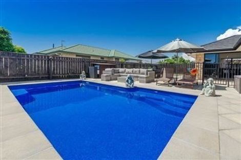 Photo of property in 8 Gandalf Crescent, Paraparaumu, 5032