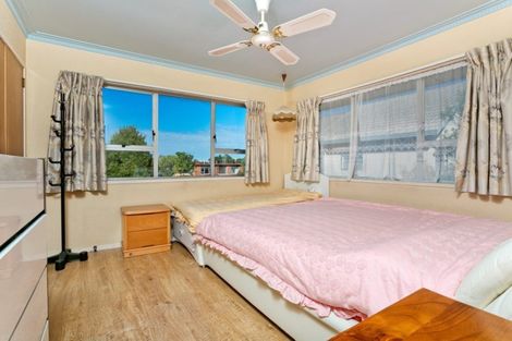 Photo of property in 4/205 Onewa Road, Birkenhead, Auckland, 0626