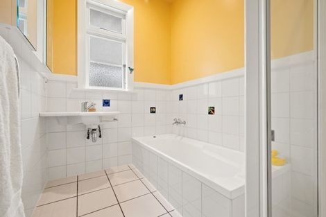 Photo of property in 162 Weston Road, St Albans, Christchurch, 8052