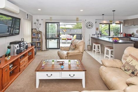 Photo of property in 9 Pickaberry Avenue, Karaka, Papakura, 2113