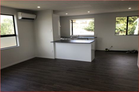 Photo of property in 15 Wakeling Avenue, Te Atatu South, Auckland, 0610