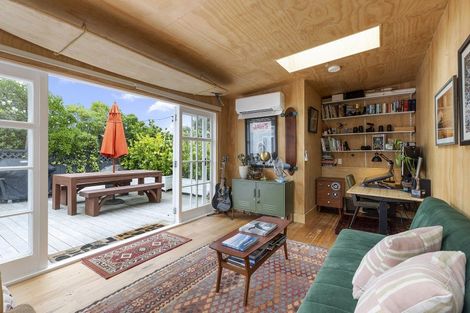 Photo of property in 8 Veronica Street, Brooklyn, Wellington, 6021