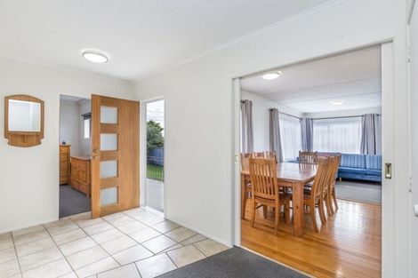 Photo of property in 34 Knights Road, Rothesay Bay, Auckland, 0630