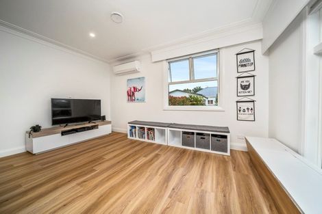 Photo of property in 6 Cracroft Street, Welbourn, New Plymouth, 4310