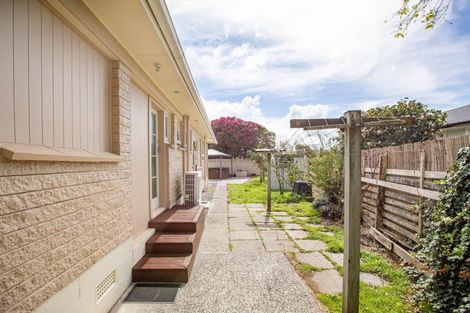 Photo of property in 2 Carrington Avenue, Hillcrest, Hamilton, 3216