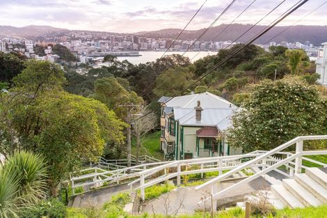 Photo of property in 23 Grass Street, Roseneath, Wellington, 6011