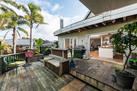 Photo of property in 10 Grendon Road, Titirangi, Auckland, 0604