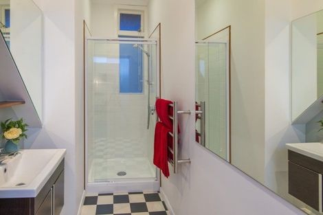 Photo of property in 134 Kelburn Parade, Kelburn, Wellington, 6012