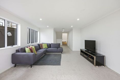 Photo of property in 85c Lake Panorama Drive, Henderson Valley, Auckland, 0614
