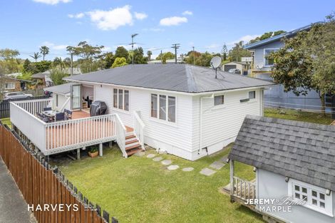 Photo of property in 3 Lex Avenue, Green Bay, Auckland, 0604
