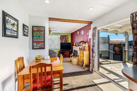 Photo of property in 6 Grenville Street, Levin, 5510