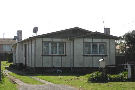 Photo of property in 18 Tregenna Street, Castlecliff, Whanganui, 4501