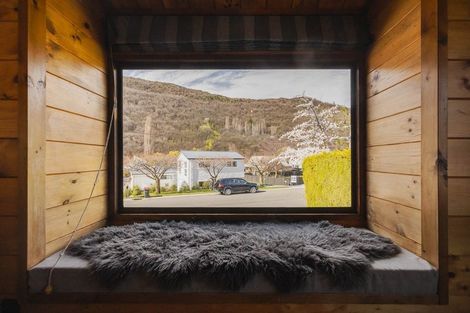 Photo of property in 8 Devon Street, Arrowtown, 9302