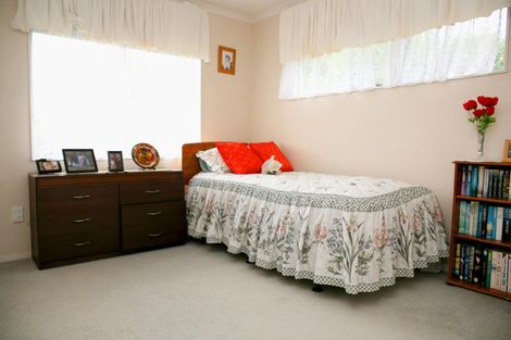 Photo of property in 8 Matilda Place, Weymouth, Auckland, 2103