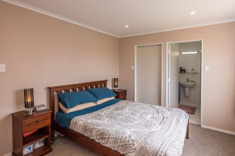 Photo of property in 92 Queens Road, Waikanae Beach, Waikanae, 5036
