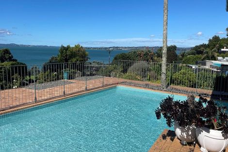 Photo of property in 18 Burford Place, Mellons Bay, Auckland, 2014