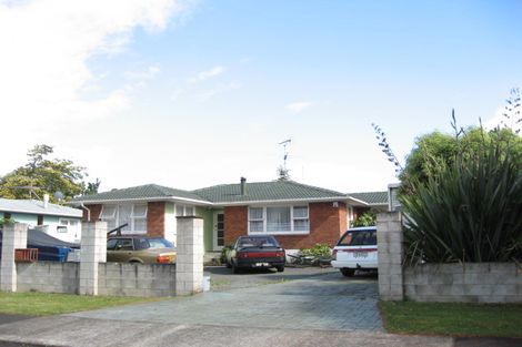 Photo of property in 14 Marybeth Place, Rosehill, Papakura, 2113