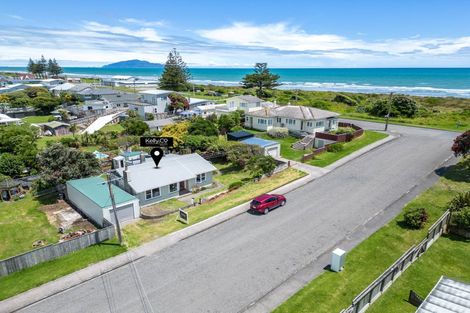 Photo of property in 3 Koromiko Street, Otaki Beach, Otaki, 5512