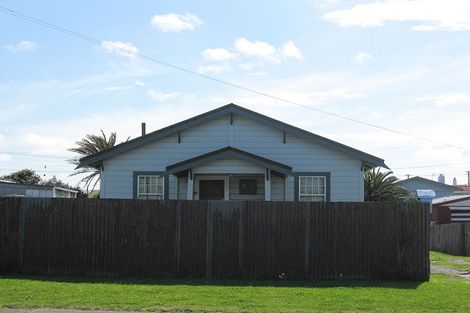 Photo of property in 22 Tregenna Street, Castlecliff, Whanganui, 4501