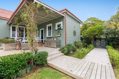 Photo of property in 1 Green Lane, Helensville, 0800