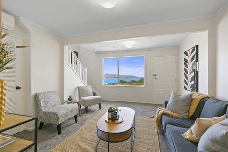 Photo of property in 5b Sunhaven Drive, Newlands, Wellington, 6037