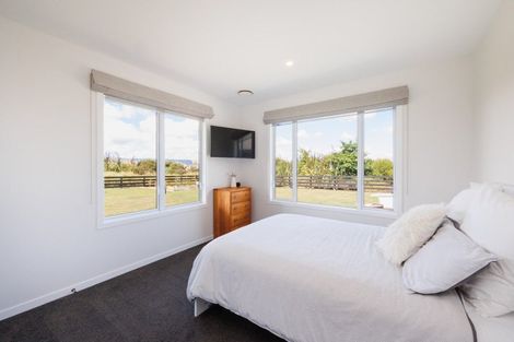 Photo of property in 33 Hartwell Drive, Kelvin Grove, Palmerston North, 4470