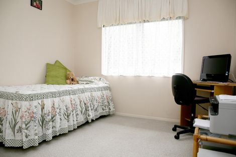 Photo of property in 8 Matilda Place, Weymouth, Auckland, 2103