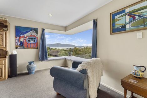 Photo of property in 15 Pine Ridge Terrace, Waikanae Beach, Waikanae, 5036