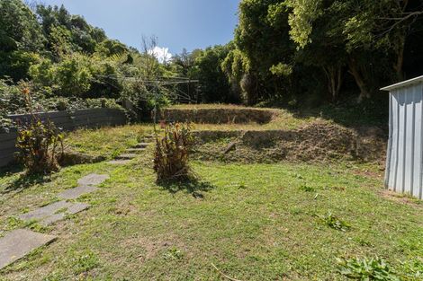 Photo of property in 56 Cardiff Crescent, Cannons Creek, Porirua, 5024