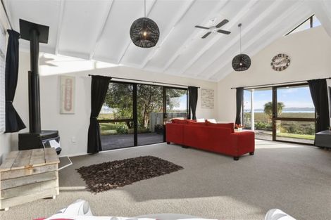 Photo of property in 1/44 Rewarewa Road, Te Atatu Peninsula, Auckland, 0610