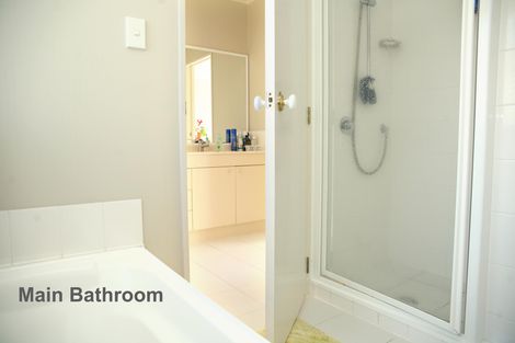 Photo of property in 8 Matilda Place, Weymouth, Auckland, 2103