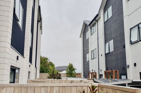 Photo of property in 7/22 Yeovil Road, Te Atatu Peninsula, Auckland, 0610