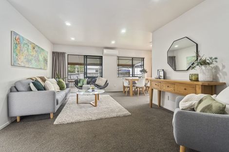 Photo of property in 15 Preston Avenue, Henderson, Auckland, 0610