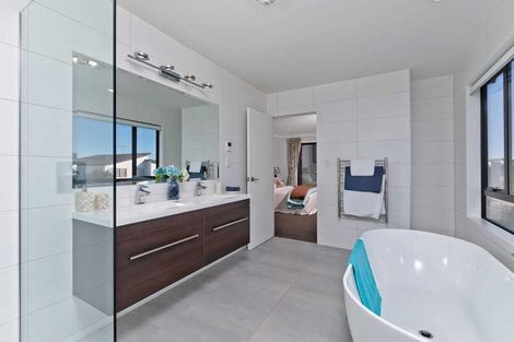 Photo of property in 5 Shelby Place, Long Bay, Auckland, 0630