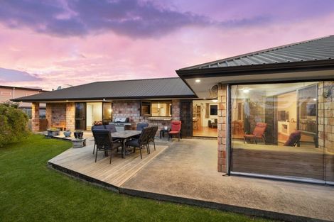 Photo of property in 10 Evans Court, Pukekohe, 2120