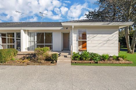 Photo of property in 2/11 Sharivari Place, Conifer Grove, Takanini, 2112