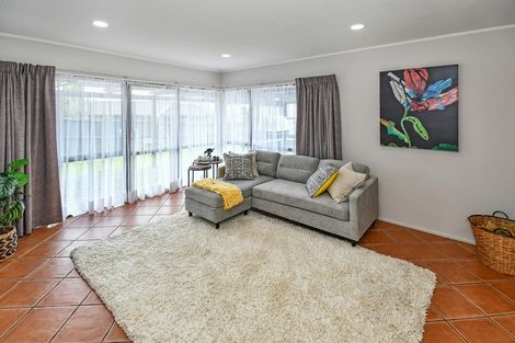 Photo of property in 187 Walter Strevens Drive, Conifer Grove, Takanini, 2112