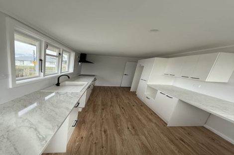 Photo of property in 1 Robertshawe Crescent, Dannevirke, 4930