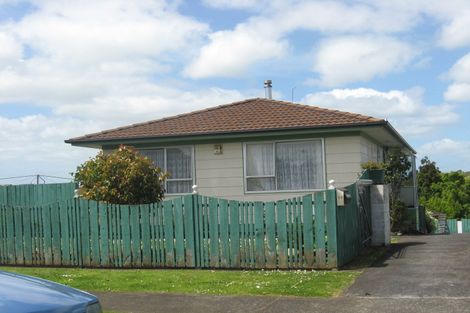 Photo of property in 17 Ngatira Place, Clendon Park, Auckland, 2103